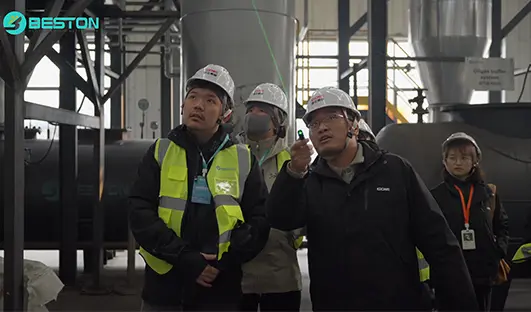 Beston Engineer Explaining BLJ-20 Pyrolysis Plant Details