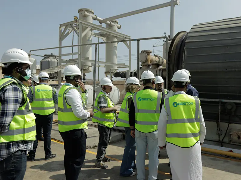 Engineers Explaining TDU Technology to Customers